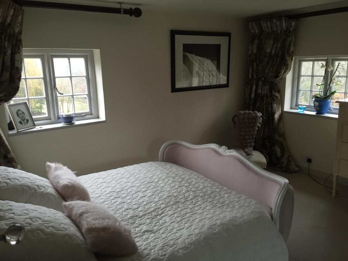 Castle Mill Bed And Breakfast Dorking Exterior photo