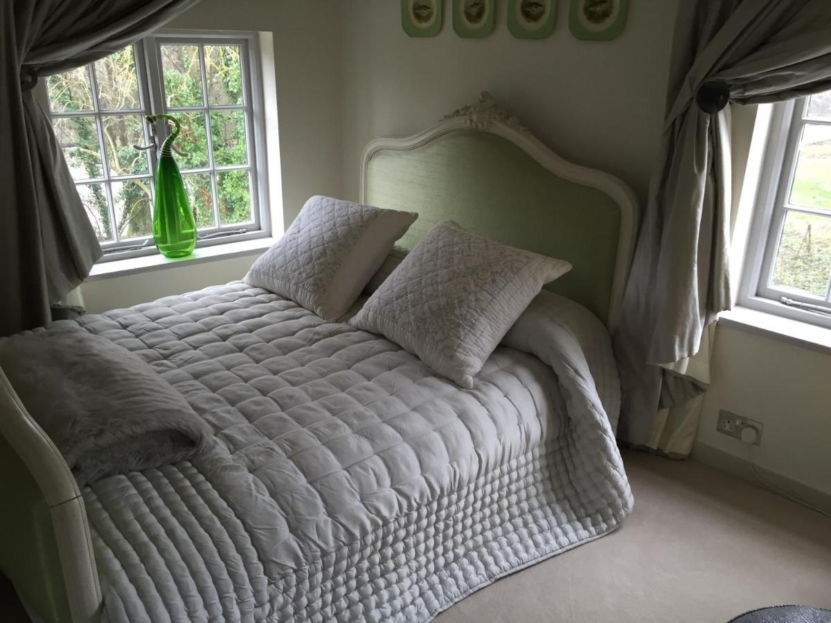 Castle Mill Bed And Breakfast Dorking Exterior photo